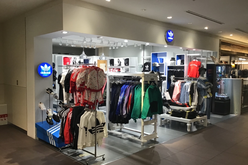 タイムセール ルクア限定 ロゴカラージェイダモチーフスウェットトップス トレーナー タイムセール ルクア限定 ロゴカラージェイダモチーフスウェットトップス トレーナー