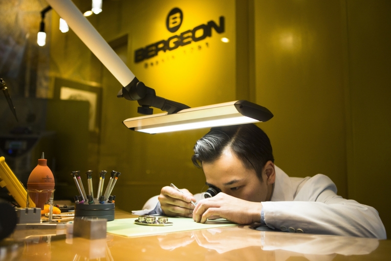 UMEDA WATCH&JEWELRY REPAIR LAB. [TSUTAYA BOOKS] 1